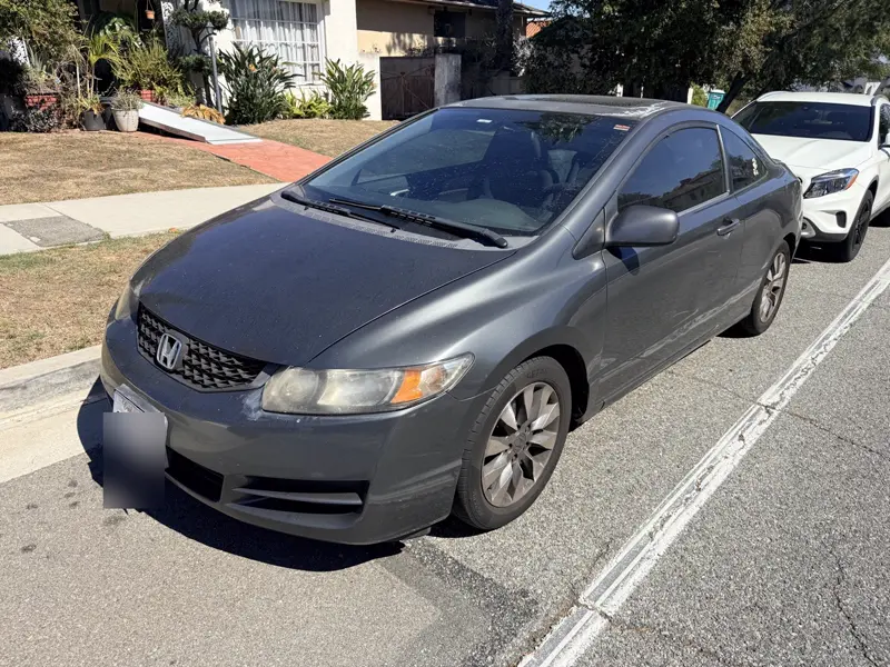 Gray Honda Civic coupe, side view